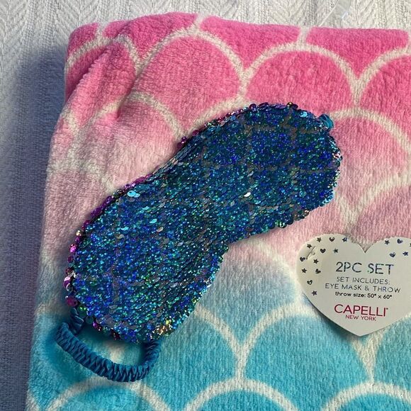 Capelli New York Mermaid Eyse Mask and Throw Set - Picture 4 of 7